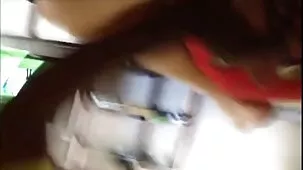 Conocí a mi amante en la cocina y comencé a besarlo con impaciencia