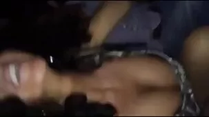 Con una correa corta