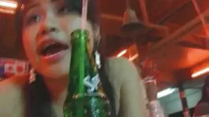 Sexo en el parque. en los arbustos)