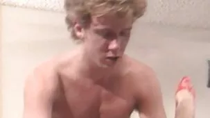 El marido se ha ido, puedes besarlo en todas las grietas