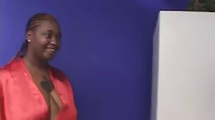 él me muestra cómo
