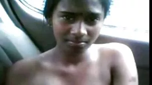 Sensual rubia acaricia a la nena y obtiene un lindo orgasmo