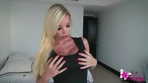 La estrella porno en ascenso Lexi Brooke está encantada de ser miembro de su pareja