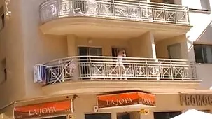 Plan para todo el fin de semana: beber vino y un beso