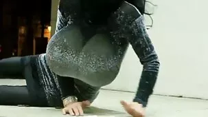 jugando un papel